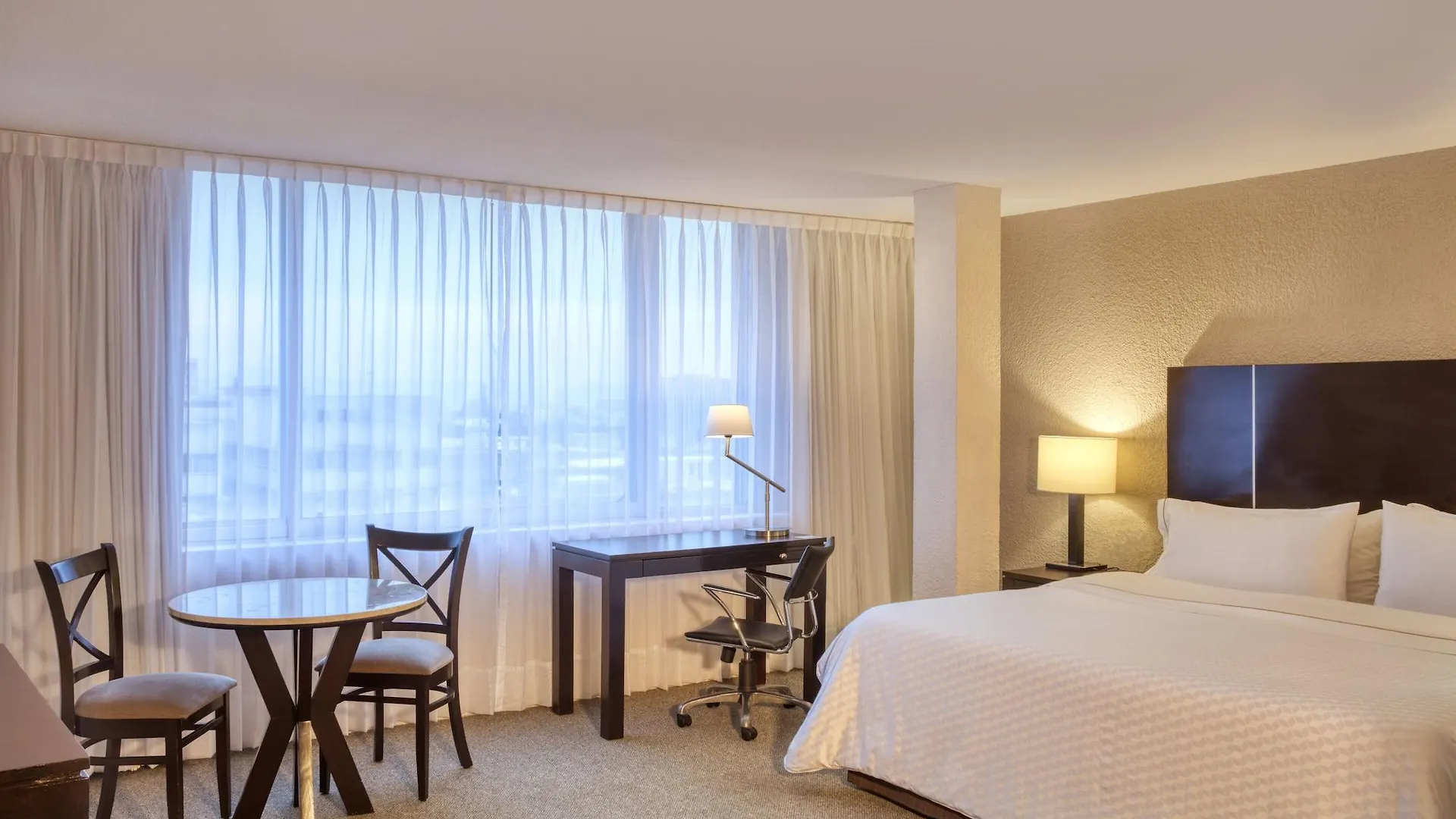 Hotel Plaza Genova Centro غوادالاجارا