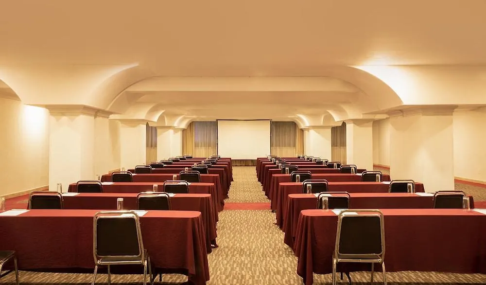 Hotel Plaza Genova Centro غوادالاجارا