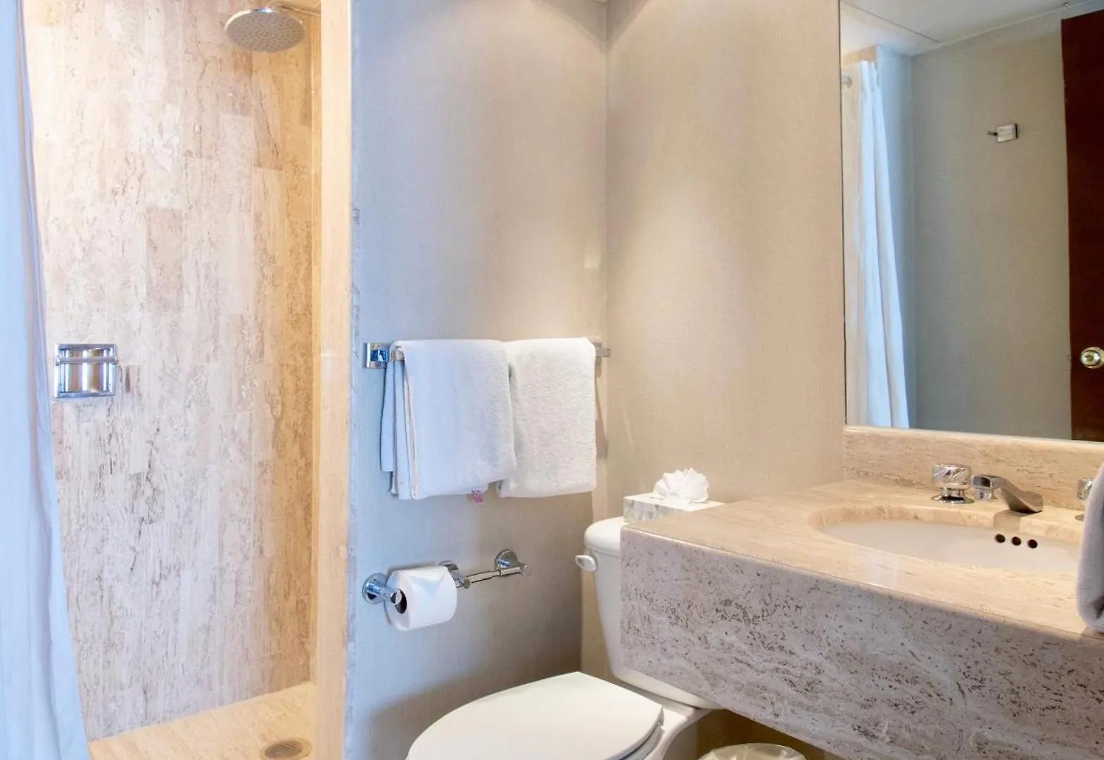 ****  Hotel Plaza Genova Centro غوادالاجارا المكسيك