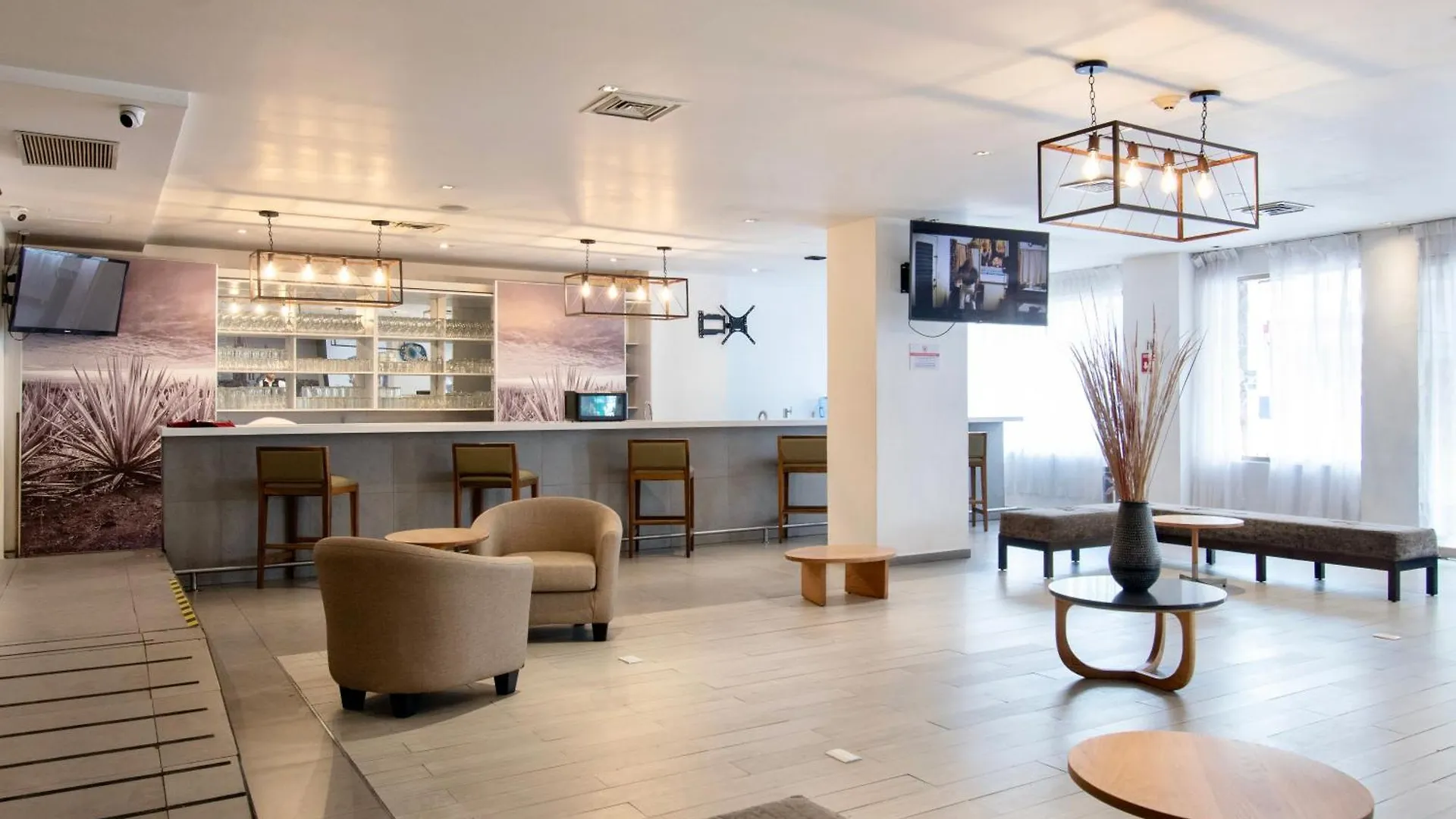 ****  Hotel Plaza Genova Centro غوادالاجارا المكسيك