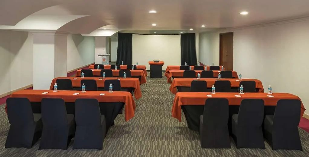 Hotel Plaza Genova Centro غوادالاجارا