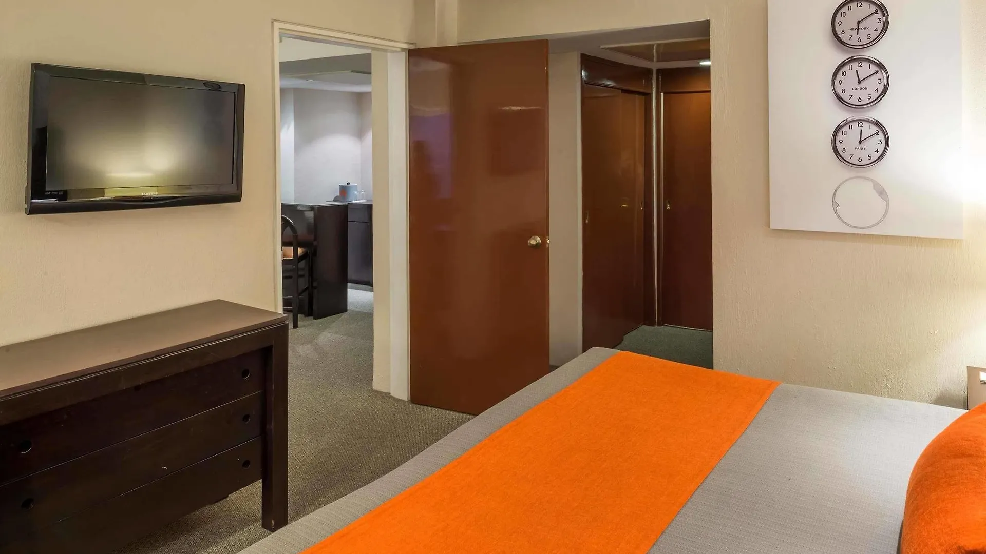 Hotel Plaza Genova Centro غوادالاجارا 4*,  المكسيك